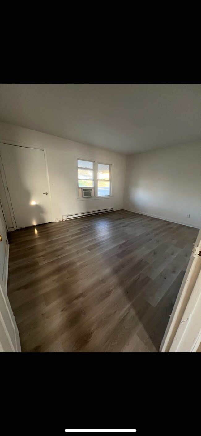 Building Photo - 699 Perry Dr