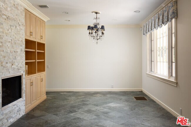 Building Photo - 1201 Loma Vista Dr