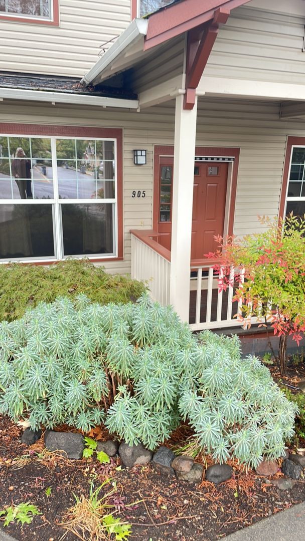 Building Photo - 1 Bedroom +Bonus Room, 1.5 bath Condo in Mountain Meadows Community!