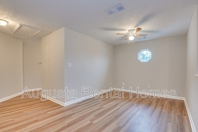 Building Photo - 7640 Pleasantville Way