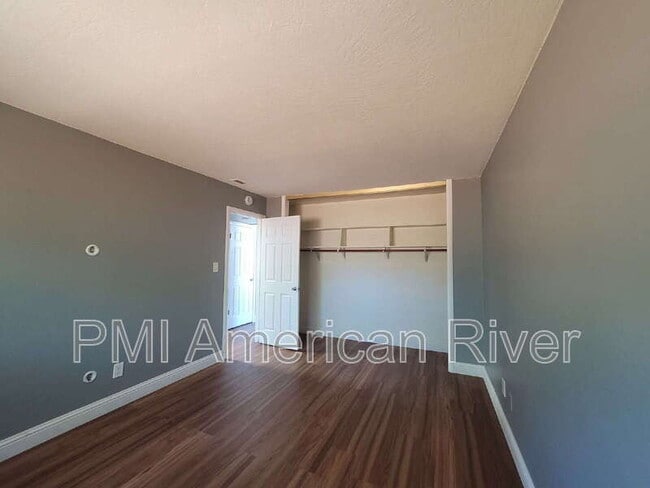 Building Photo - 1321 Oak Terrace Ct