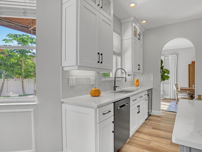 Building Photo - 2227 Ridgewood Cir