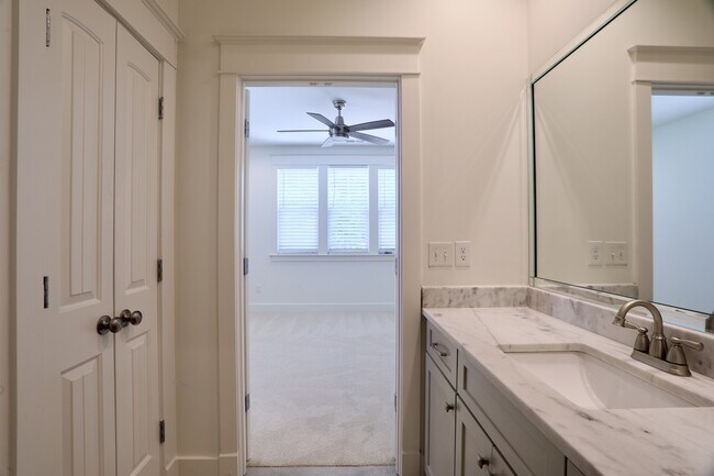Building Photo - 406 Shakespeare Ln