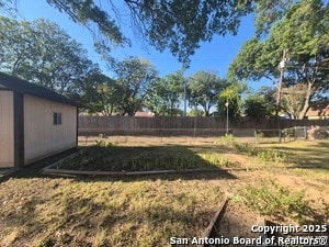 Building Photo - 205 Maple Dr