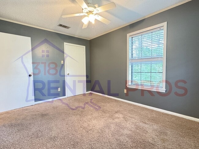 Building Photo - Beautiful Home with Large Backyard