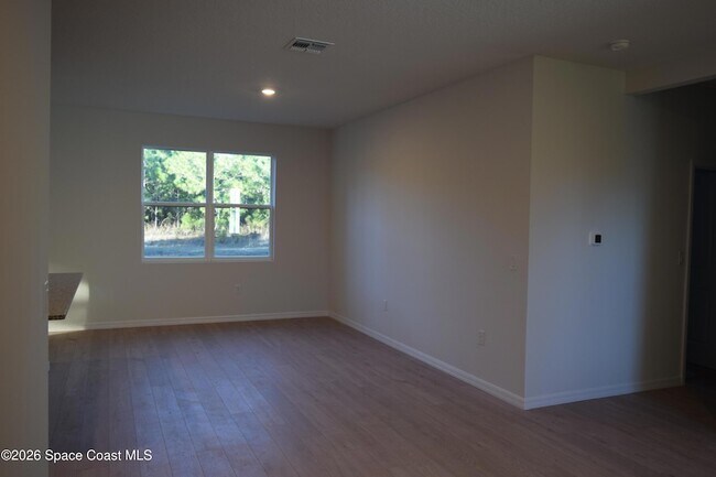 Building Photo - 717 Spoonbill St