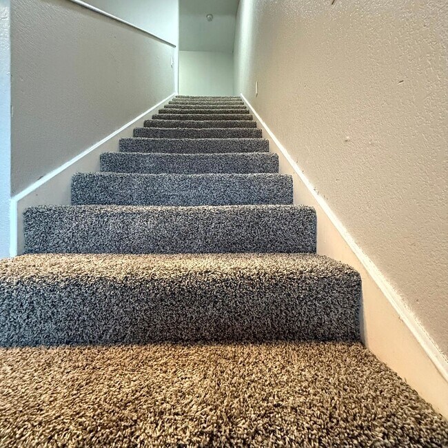 Building Photo - $400 Off 1st Full Month!* All Utilities In...