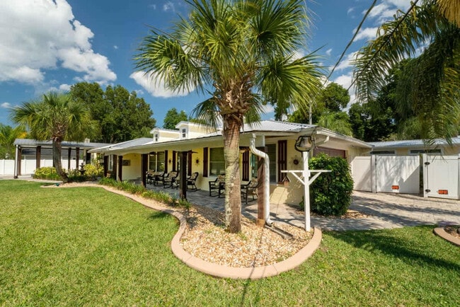 Building Photo - 1937 Grove Bluff Cir W