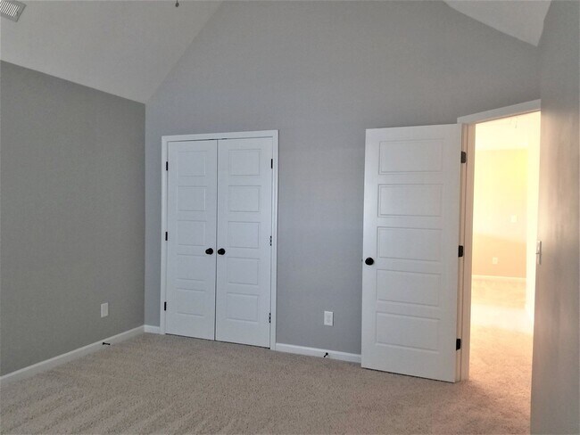 Building Photo - Large 4 Bedroom Home in Towne Pointe! Showings Coming Soon!!!