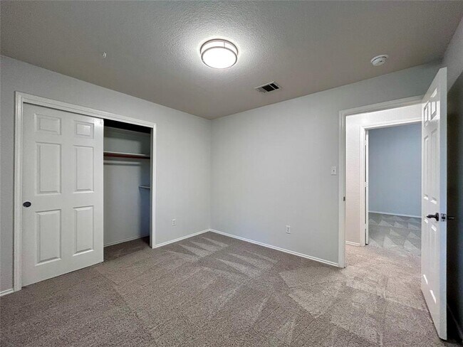 Building Photo - 716 Leann Ln