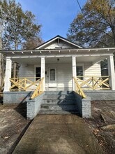 Building Photo - 617 Pender St