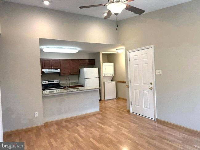 Building Photo - 258 Barclay Ct