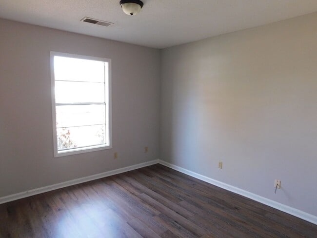 Building Photo - 1827 Custer Dr