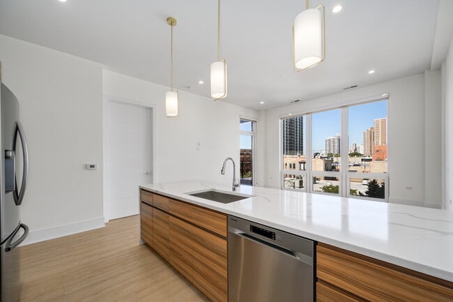 Building Photo - 159 W North Ave