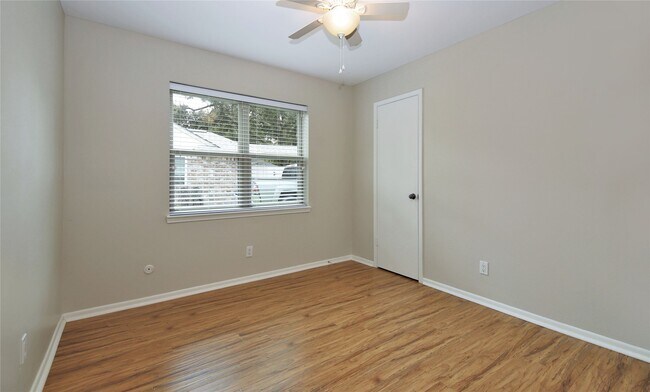 Building Photo - 2315 Eaglerock Dr