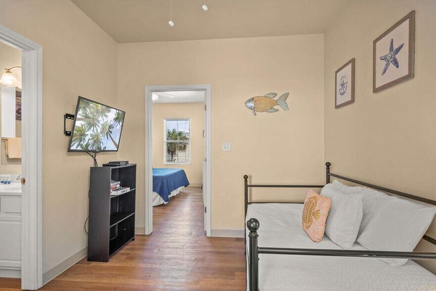 Building Photo - 15025 Beach Walk Loop
