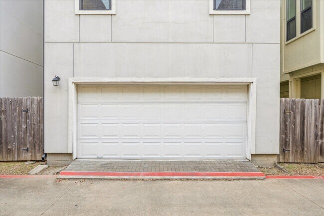 Building Photo - 7231 Laguna Villas