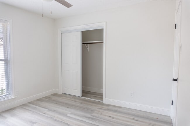 Building Photo - 609 Oak Harbor Dr