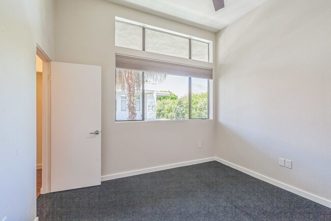 Building Photo - 2 Bed / 2 Bath Townhome at Biltmore, Palm ...