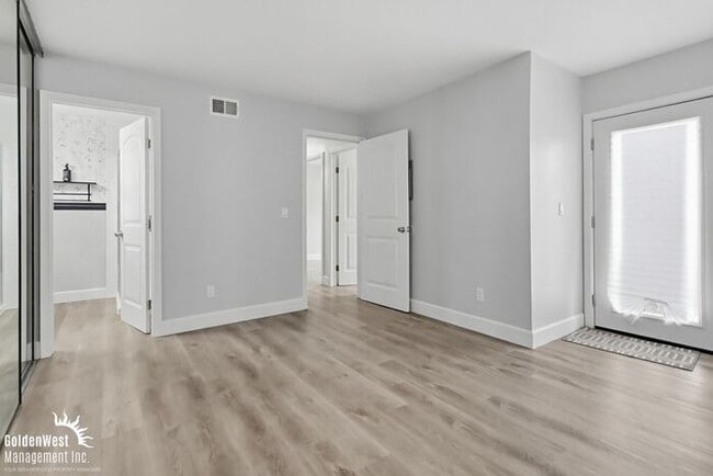 Building Photo - Stunning 3Bdm 2Ba Home with Fenced Patio and 2-Car Garage in San Diego