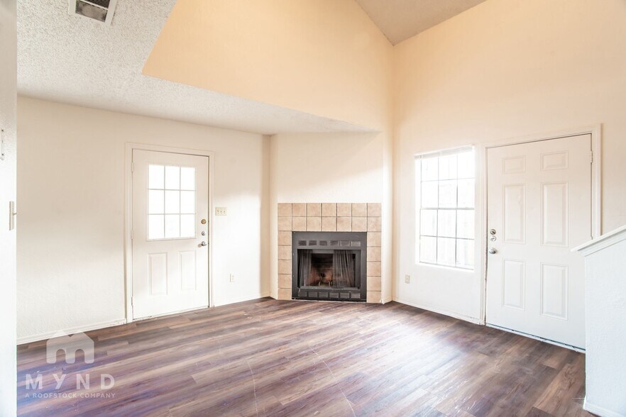 Building Photo - 2214 Creekside Ln