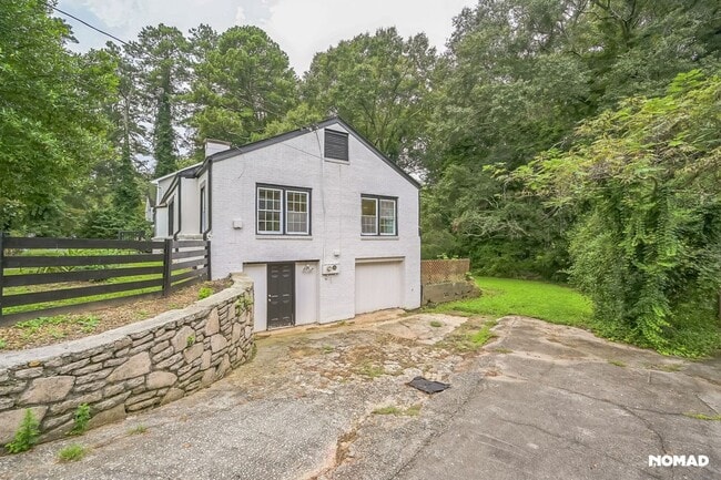 Building Photo - 1461 Centra Villa Dr SW