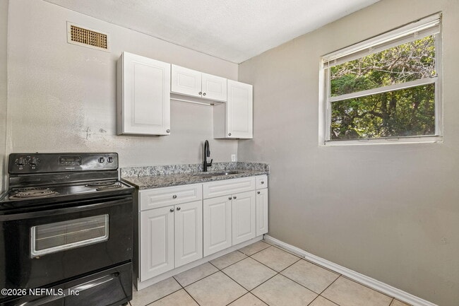 Building Photo - 1104 W 29th St