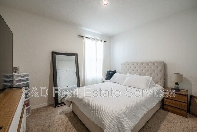 Building Photo - 3883 Resting Robin Ave