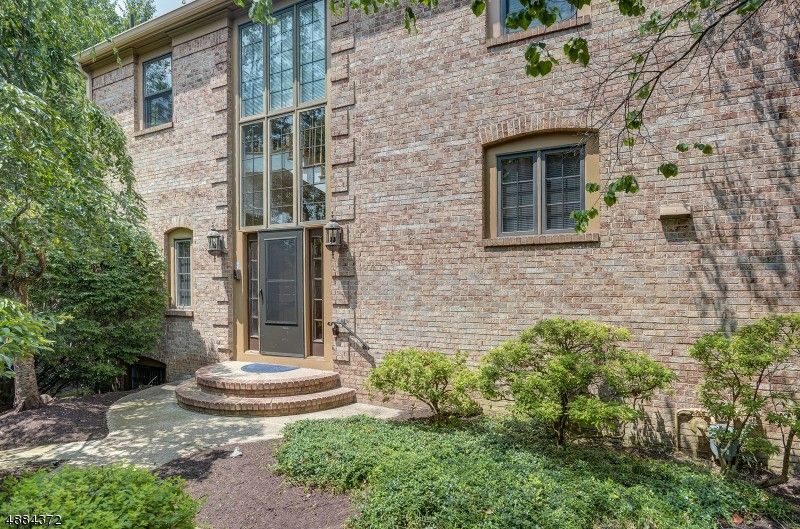 entrance - 4 Dearburn Ct