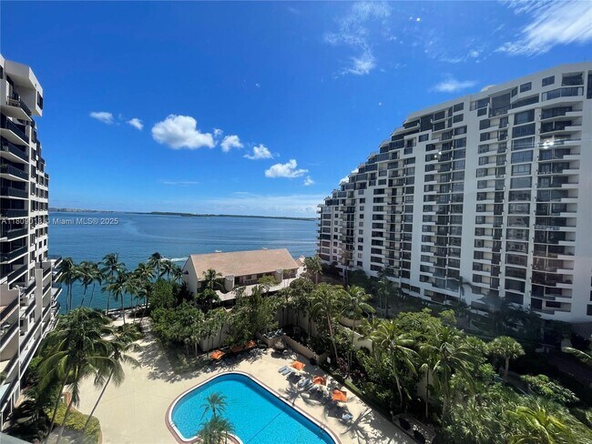 Building Photo - 540 Brickell Key Dr