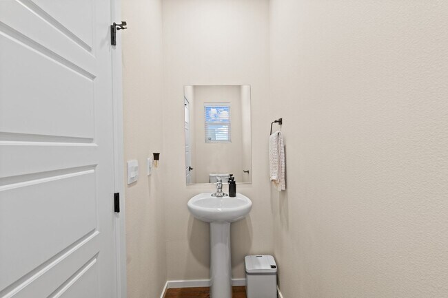 Building Photo - 2022 Built Charming 4-Bedroom Retreat with Scenic Views just 15 minutes west from downtown Spokane