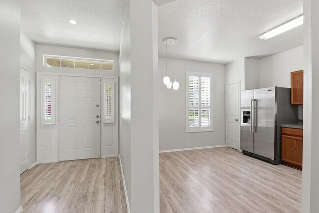 Building Photo - 9631 Coyote Creek Dr