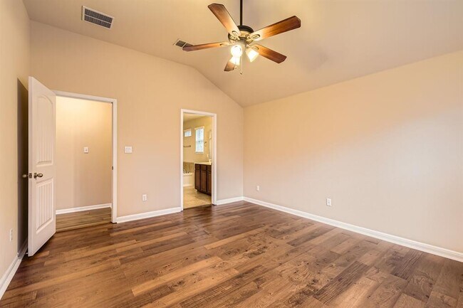 Building Photo - 547 Stone View Trail