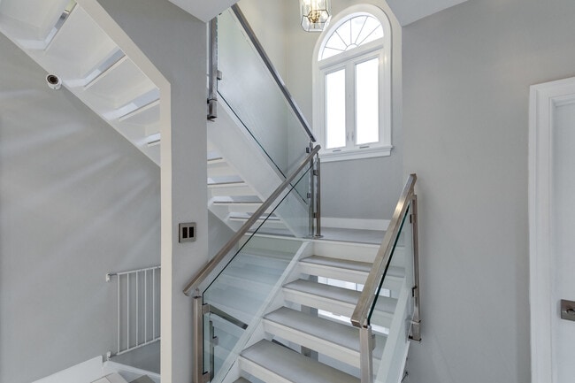 Building Photo - 4611 Charleston Terrace NW