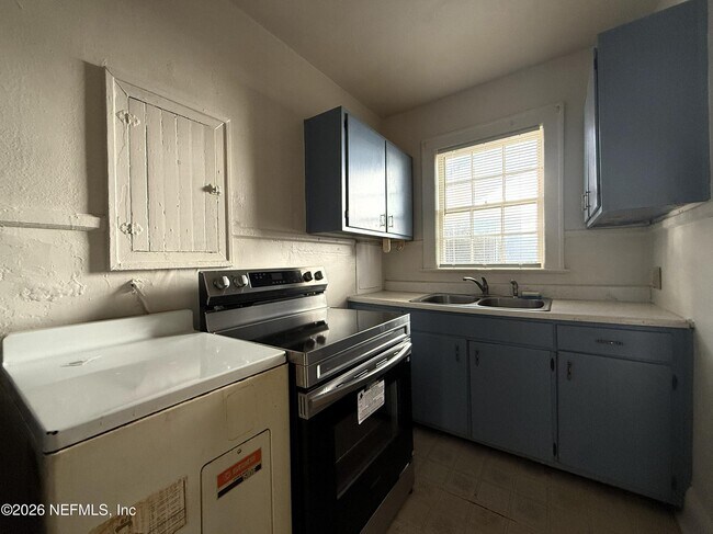 Building Photo - 3579 Herschel St