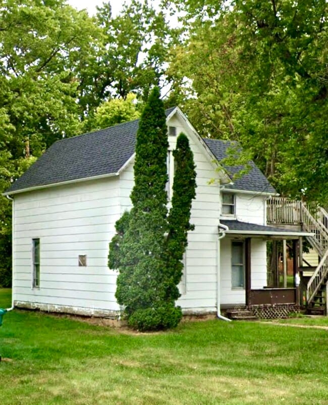 Primary Photo - 220 W Pierce St