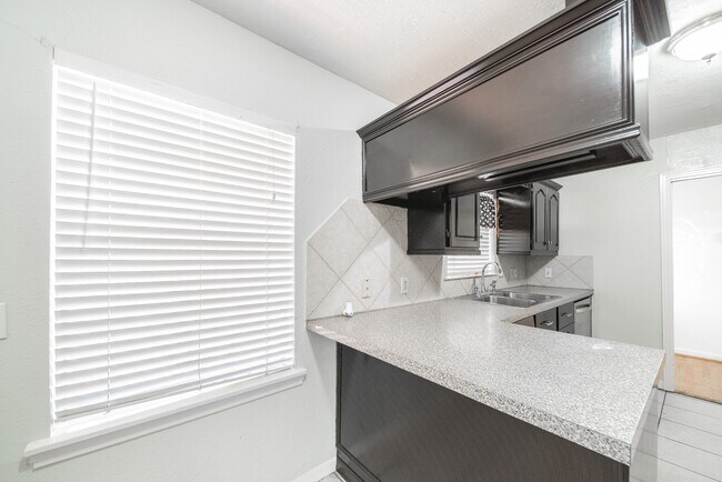 Building Photo - 7015 Kopman Dr