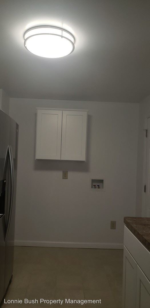 Building Photo - 3 br, 1 bath House - 6930 Riddick St