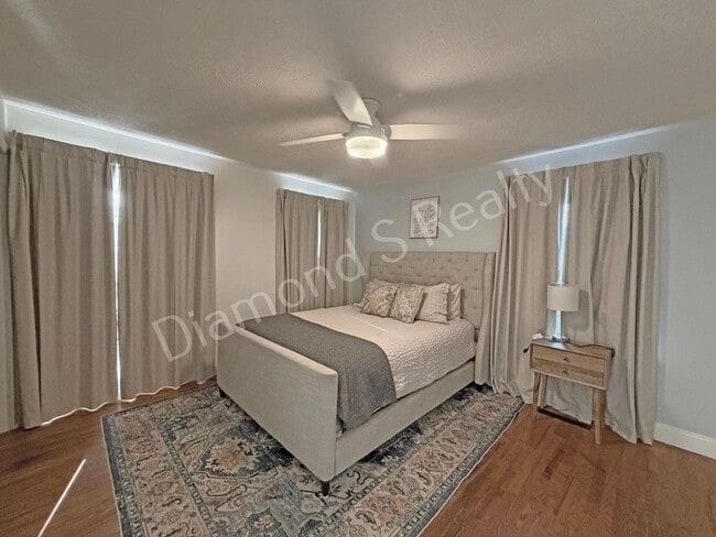 Building Photo - Stunning 3_Bed Home with Two Primary Suites & a Pool!