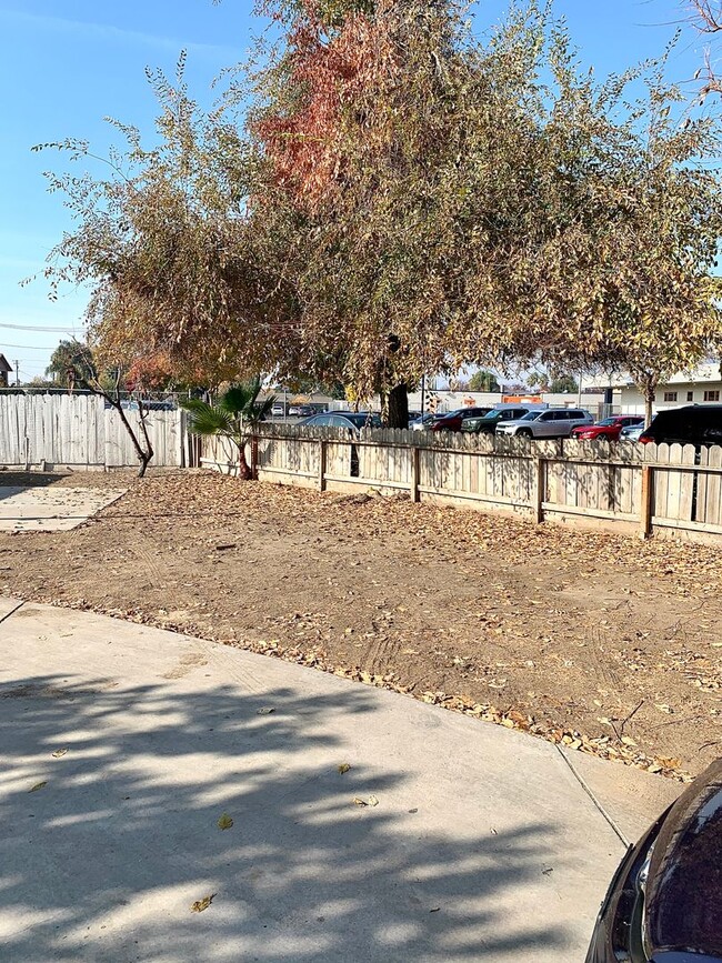 Building Photo - Conveniently Located Home in Modesto