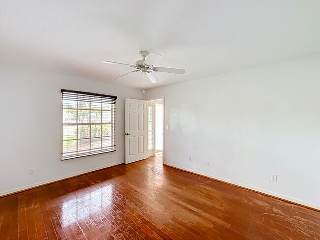Building Photo - 6416 Las Palmas Way
