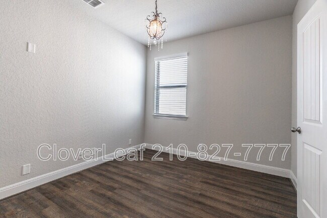 Building Photo - 5530 Pin Pt