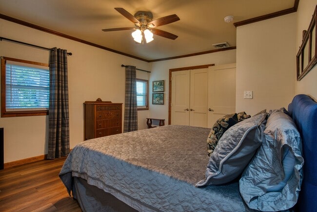 Building Photo - 201 White Dr