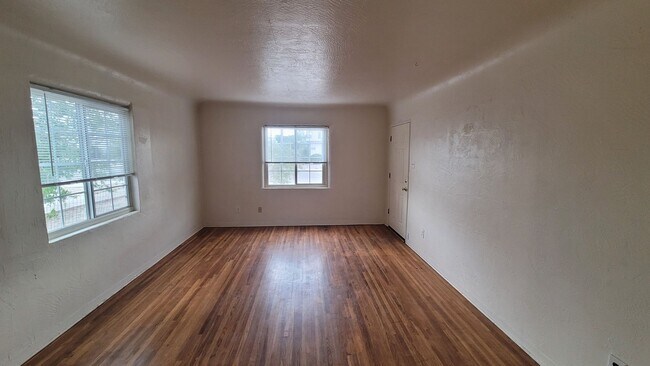 Building Photo - Wilmoore Drive SE-1101 &amp; 1103