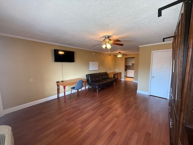 Building Photo - 405 Dunwoody St