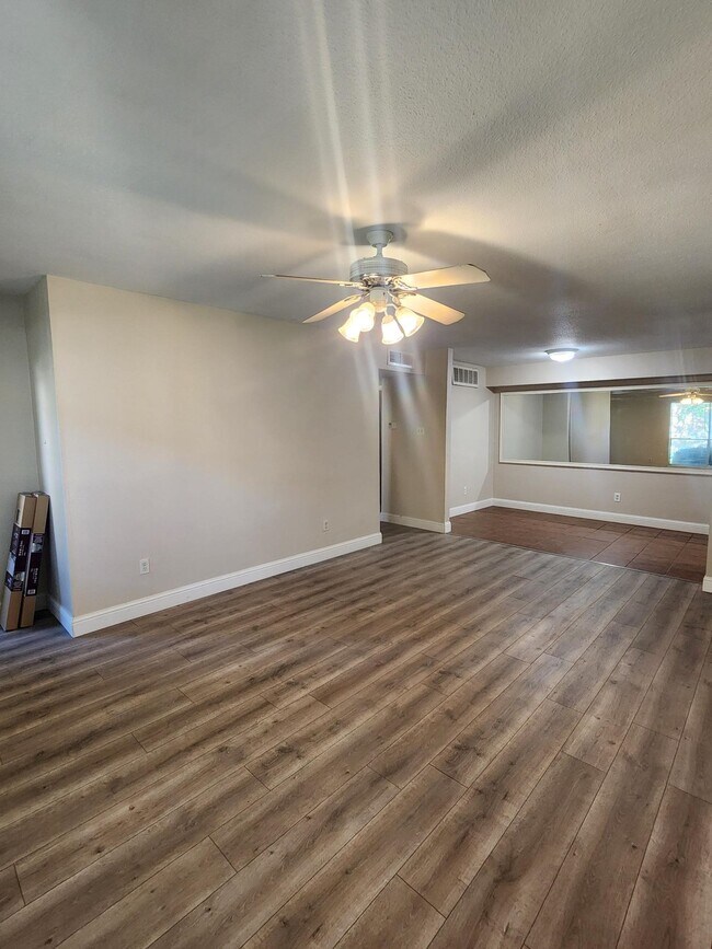 Building Photo - 5665 Birchmont Dr