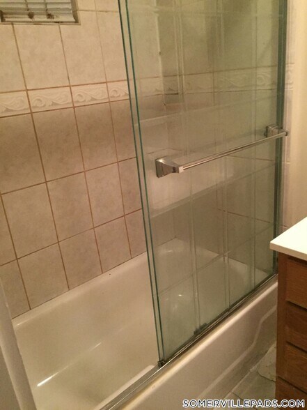 Building Photo - 6 Lincoln Ave