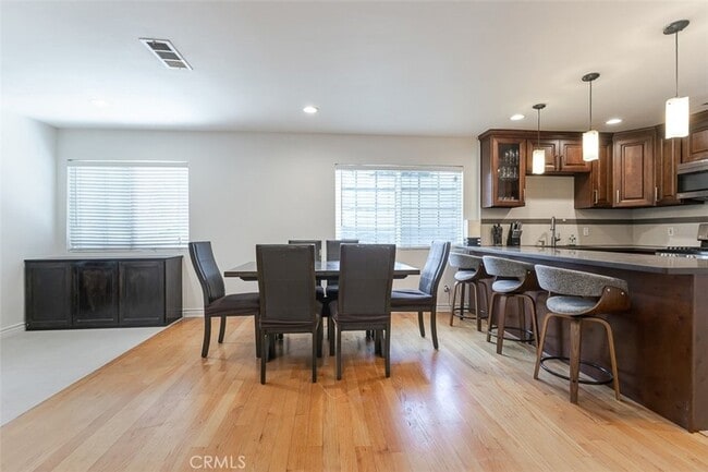 Building Photo - 1217 Elm Ave