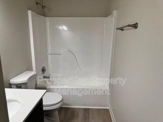 Building Photo - 1715 Scenic Dr