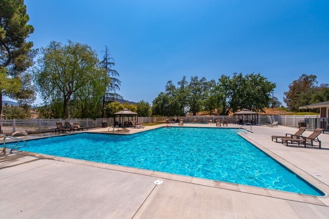 Building Photo - 28763 Conejo View Dr